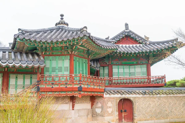 Changdeokgung Palace bela arquitetura tradicional — Fotografia de Stock