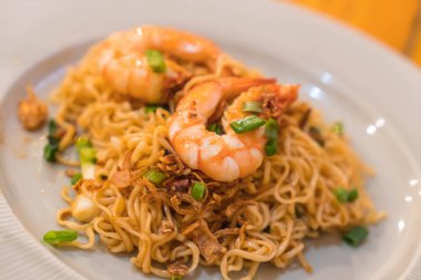 Fried noodle karides ile