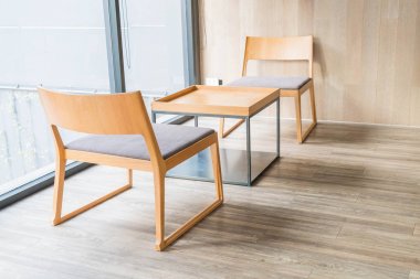 Boş masa ve sandalye 