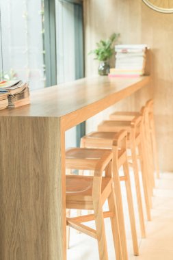 Boş masa ve sandalye 