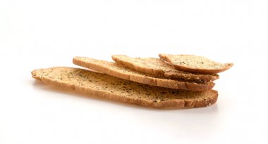 Sarımsak ve bitkisel ekmek dilimleri.