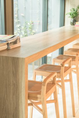 Boş masa ve sandalye 