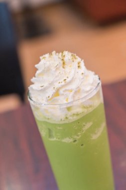 Kremalı yeşil çay.