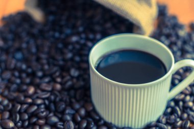 siyah kahve fincanı