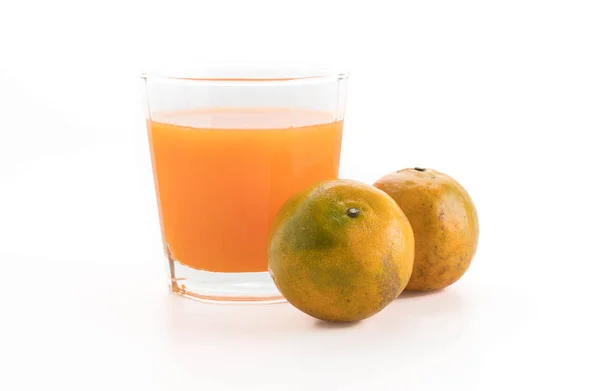 Zumo de naranja sobre fondo blanco — Foto de Stock