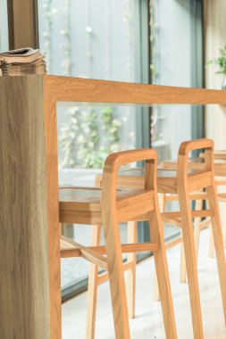 Boş masa ve sandalye 