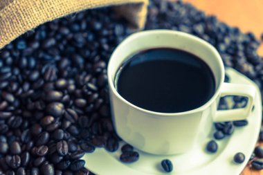 siyah kahve fincanı