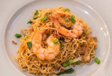 Fried noodle karides ile