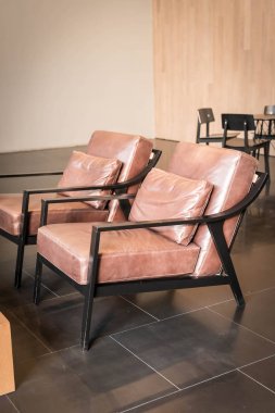 Boş masa ve sandalye 