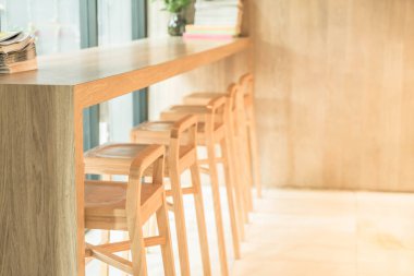 Boş masa ve sandalye 