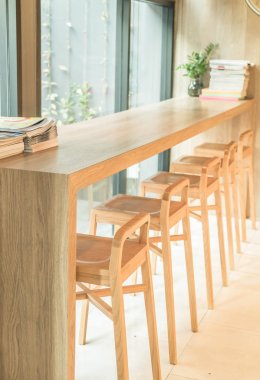 Boş masa ve sandalye 