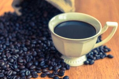 siyah kahve fincanı