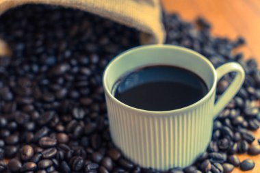 siyah kahve fincanı