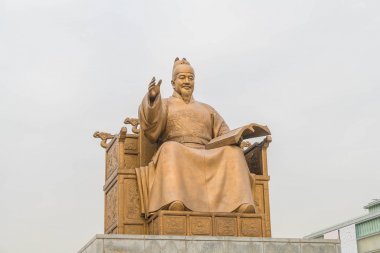 Güney Kore kralı büyük sejong heykeli