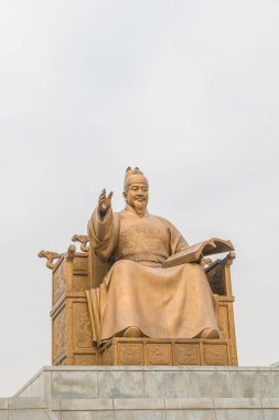 Güney Kore kralı büyük sejong heykeli