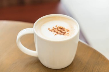 Kahve dükkanında kahve fincanı.