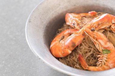 erişte ile saksı karides