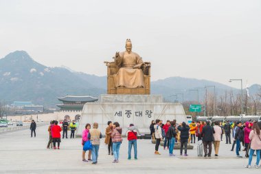 Seul, Kore - 7 Mart 2016: Sejong büyük k heykeli