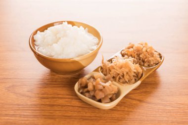 Turşu turp ile haşlanmış pirinç