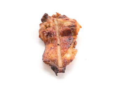 Beyaz arka planda ızgara tavuk