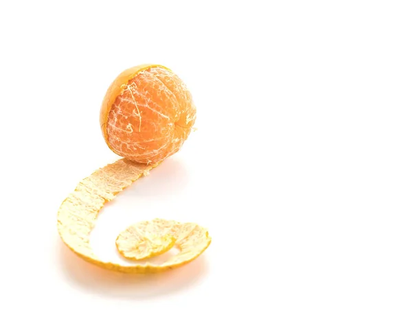 Naranja fresco sobre fondo blanco —  Fotos de Stock
