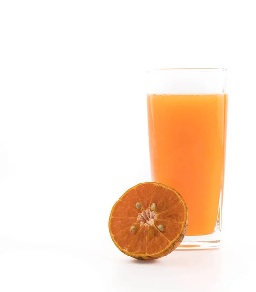 흰 배경에 있는 오렌지 주스 — 스톡 사진