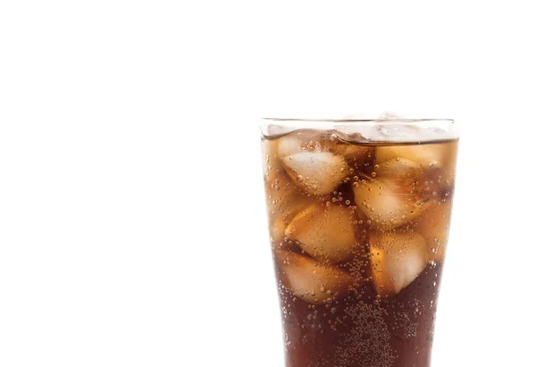 Glas cola met ijs — Stockfoto