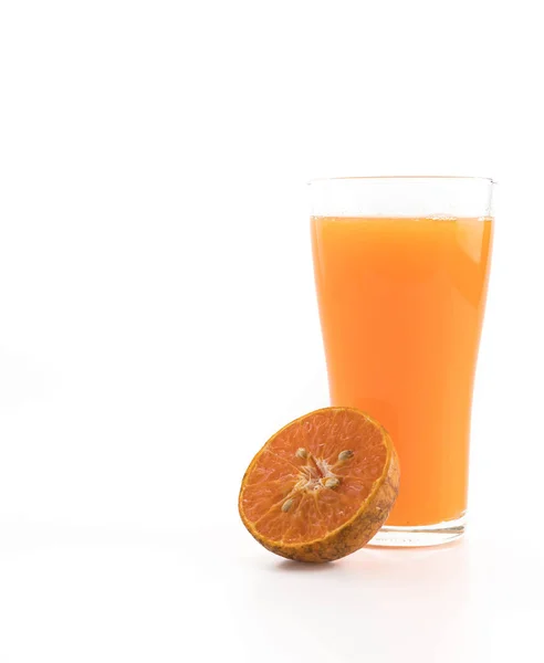 Suco de laranja no fundo branco — Fotografia de Stock