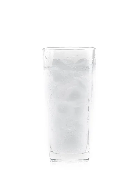 얼음이 들어 있는 탄산수 한 컵 — 스톡 사진