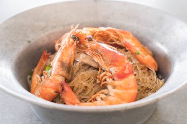 erişte ile saksı karides