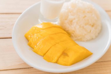 yapışkan pirinç ile mango