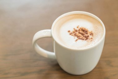 Kahve dükkanında kahve fincanı.