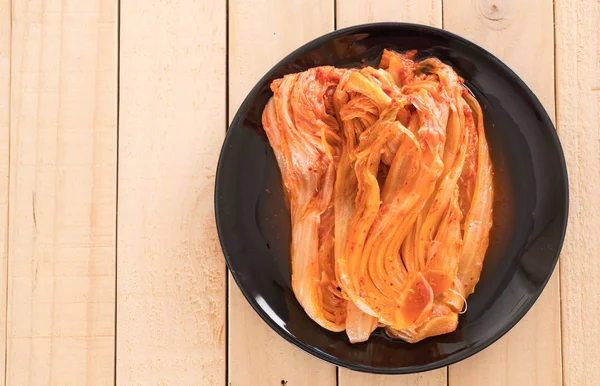 Kimchi su sfondo di legno - cibo coreano — Foto Stock