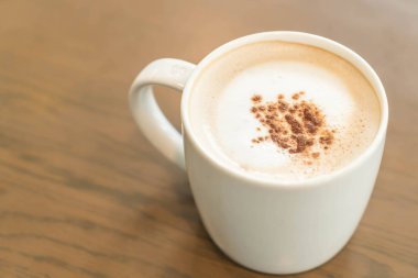 Kahve dükkanında kahve fincanı.