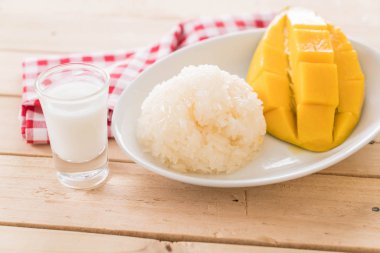 yapışkan pirinç ile mango