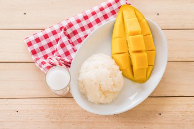 yapışkan pirinç ile mango