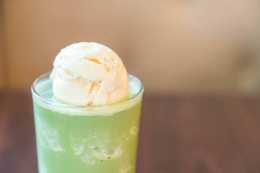 dondurma float ile yeşil çay frappe