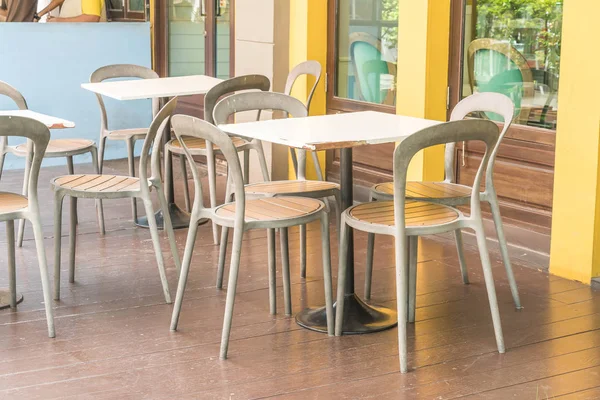 Empty table and chair — Stock Photo, Image