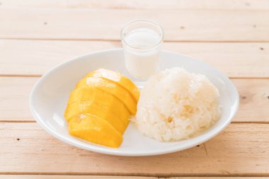 yapışkan pirinç ile mango