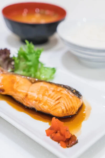 鮭照り焼き-日本料理 — ストック写真