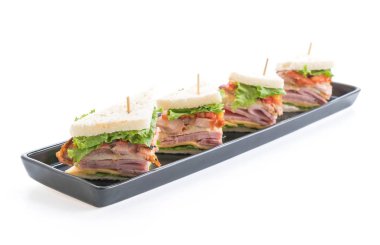 beyaz zemin üzerinde sandviç