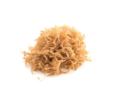 Beyaz arkaplanda turp turşusu