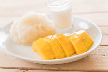 yapışkan pirinç ile mango