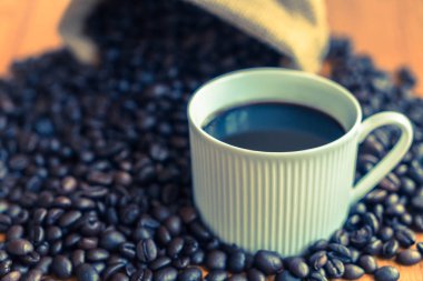 siyah kahve fincanı