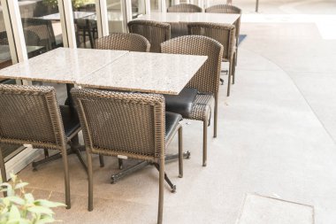 Boş masa ve sandalye 