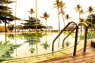 Güzel lüks otel havuzu resort - Vin merdiven yüzme havuzunda