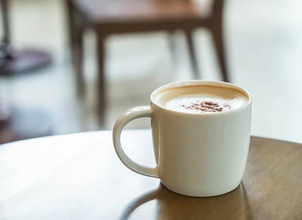 Kaffeetasse im Café — Stockfoto