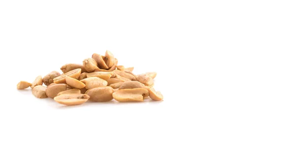 Pečené ořechy na bílém pozadí — Stock fotografie