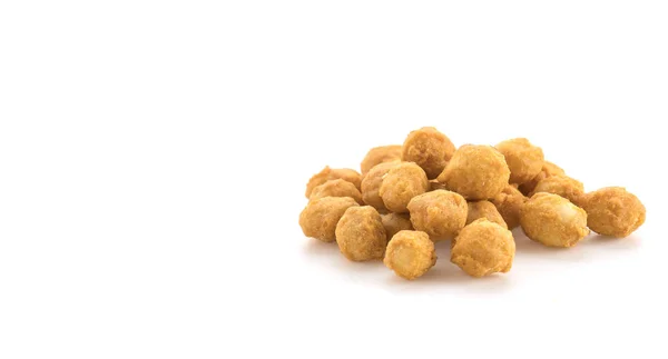 Geroosterde noten op witte achtergrond — Stockfoto