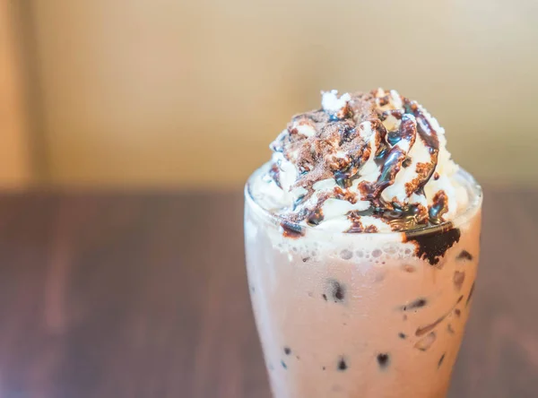 Frappe coklat dengan topping krim — Stok Foto